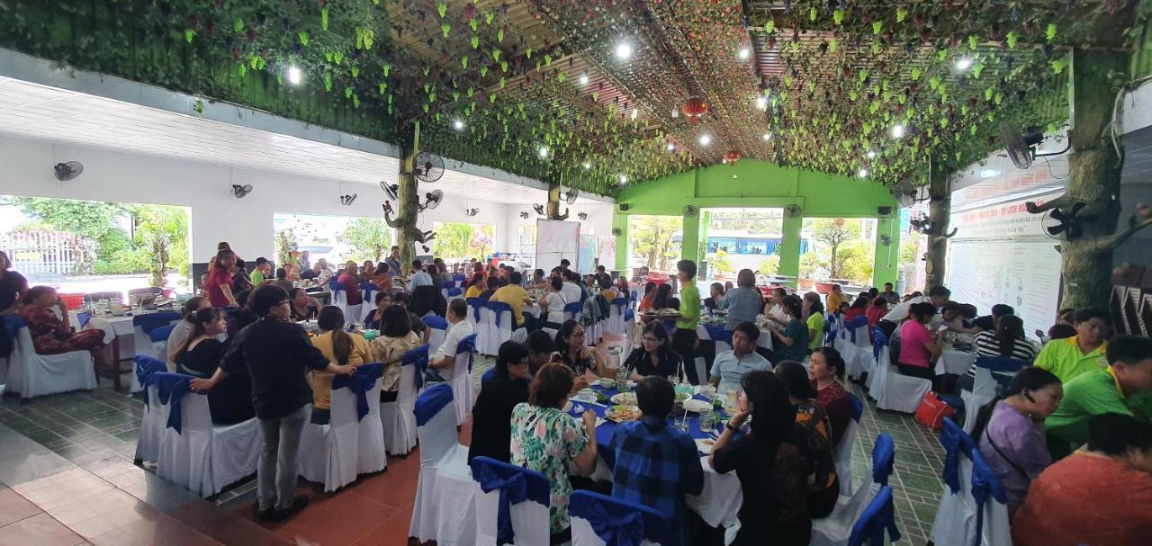 Khách Sạn Ngọc Hân Ap Vinh Phu Esterno foto
