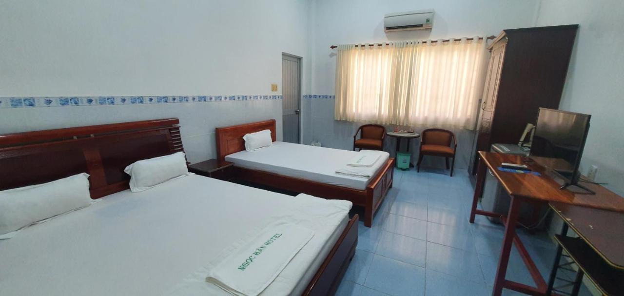 Khách Sạn Ngọc Hân Ap Vinh Phu Esterno foto
