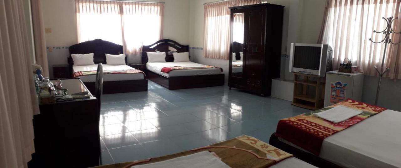 Khách Sạn Ngọc Hân Ap Vinh Phu Esterno foto