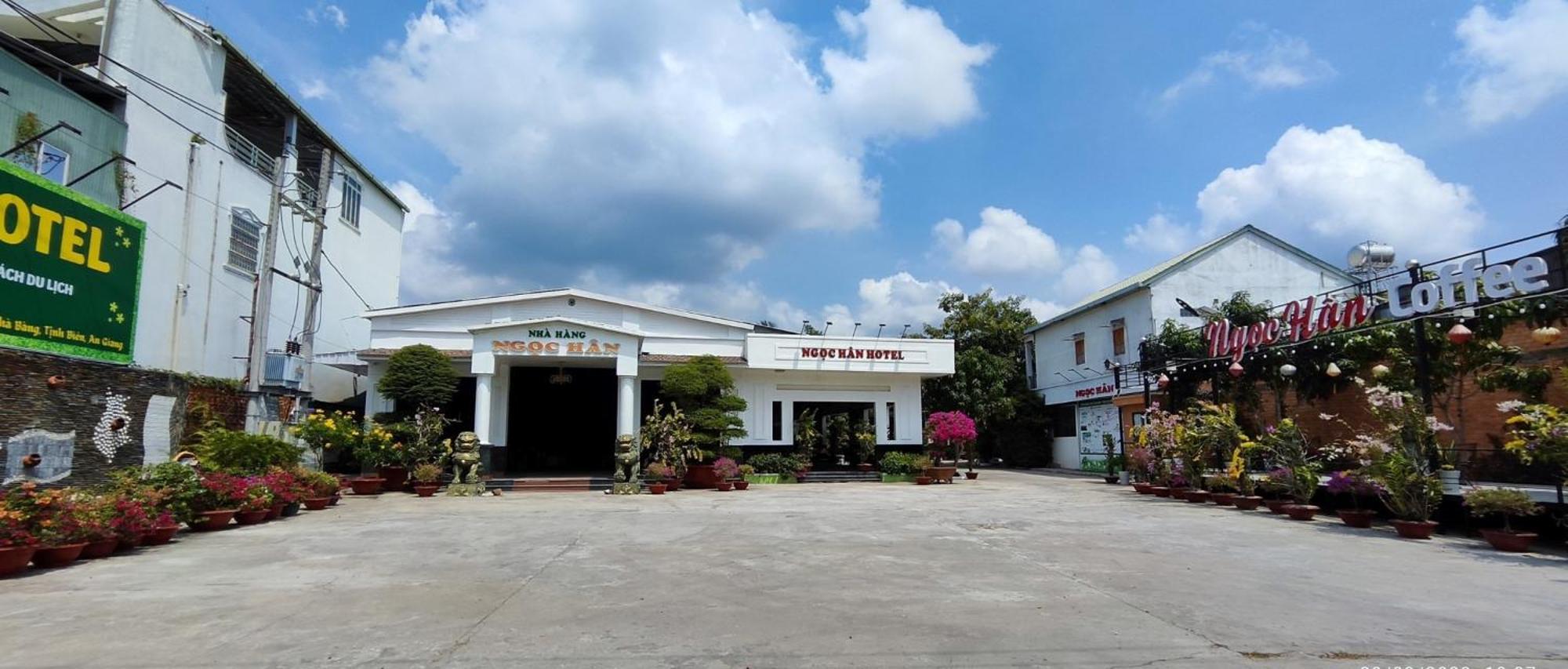 Khách Sạn Ngọc Hân Ap Vinh Phu Esterno foto